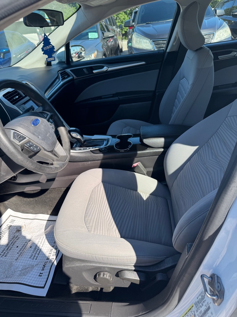 Photo 8 of this FORD FUSION