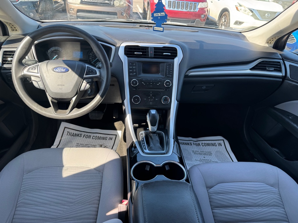 Photo 12 of this FORD FUSION