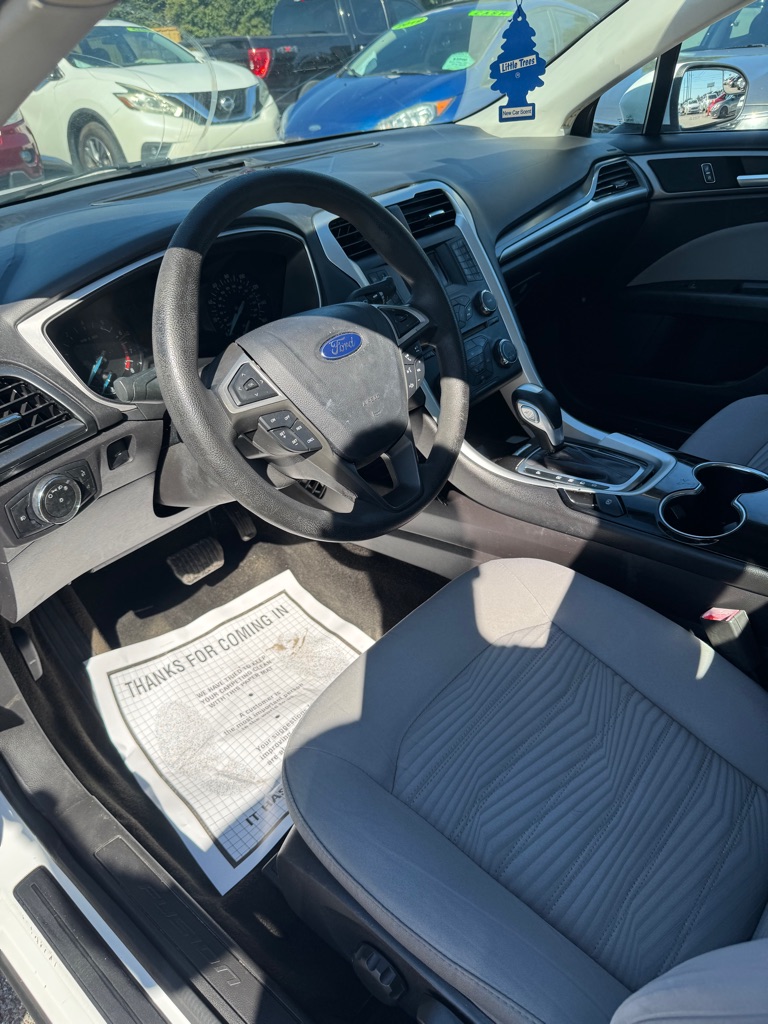 Photo 15 of this FORD FUSION