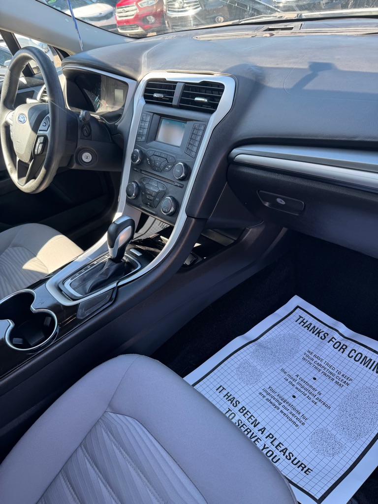 Photo 10 of this FORD FUSION