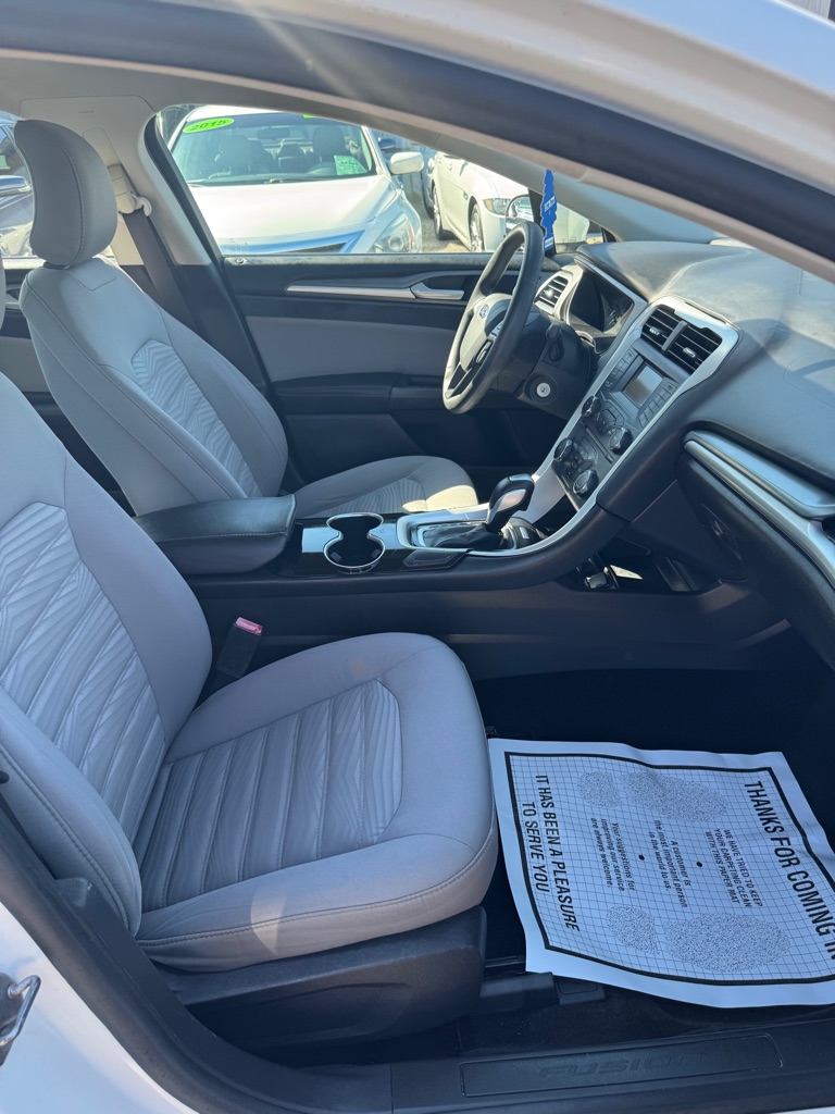 Photo 9 of this FORD FUSION