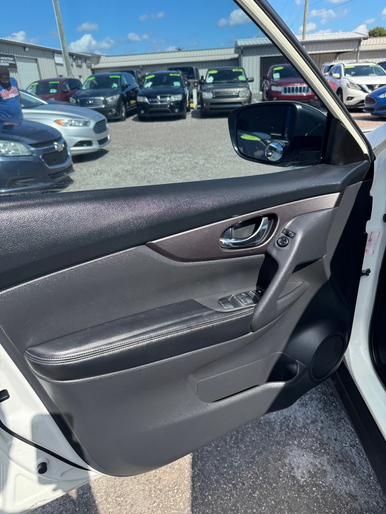 Photo 12 of this NISSAN ROGUE