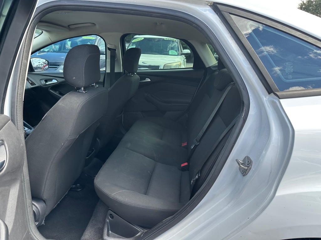 Photo 15 of this FORD FOCUS