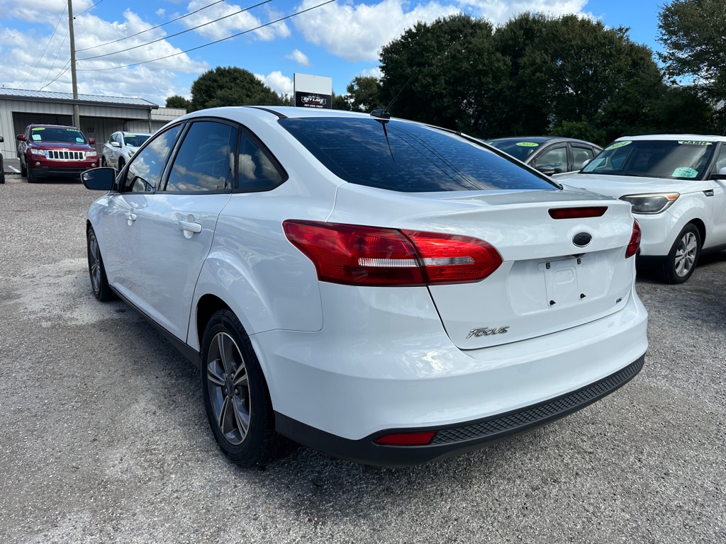 Photo 4 of this FORD FOCUS