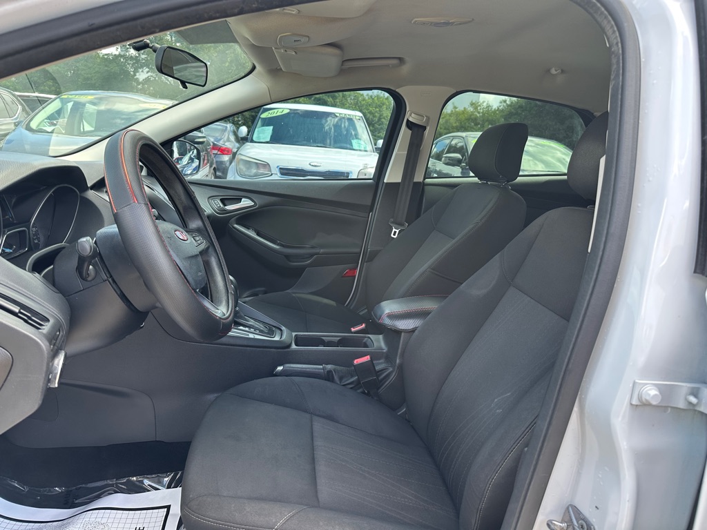 Photo 10 of this FORD FOCUS