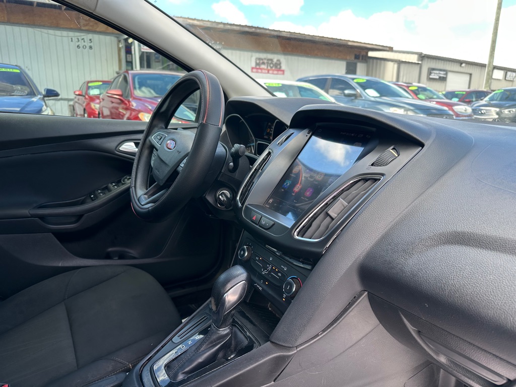 Photo 9 of this FORD FOCUS