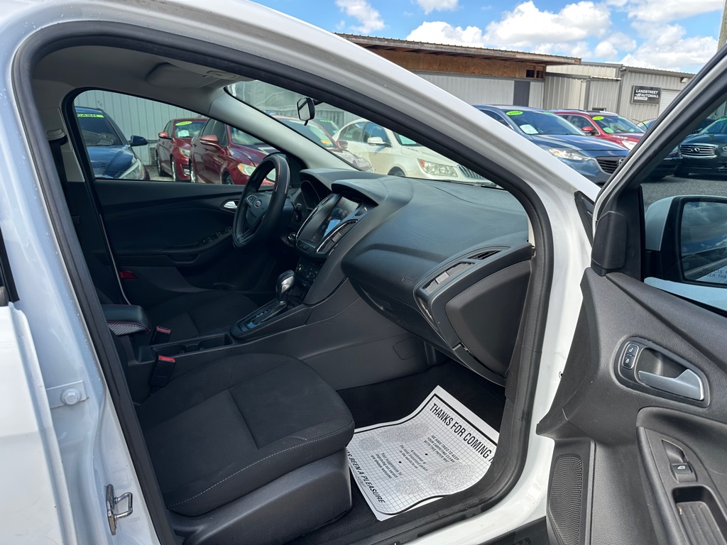 Photo 12 of this FORD FOCUS
