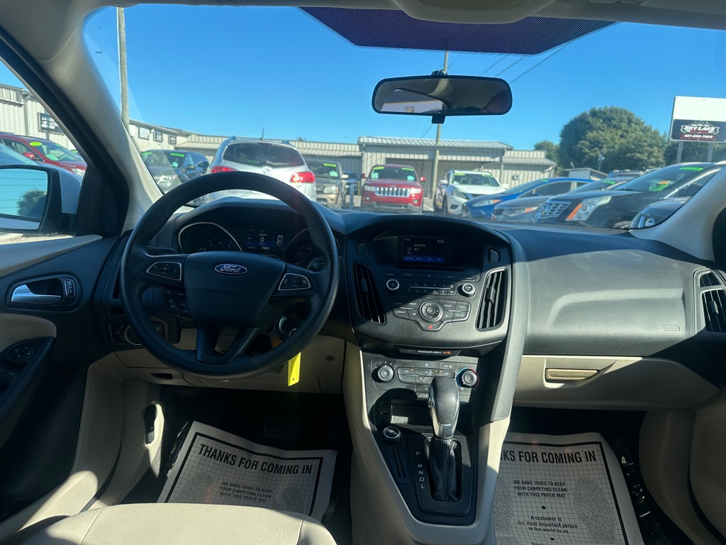 Photo 9 of this FORD FOCUS