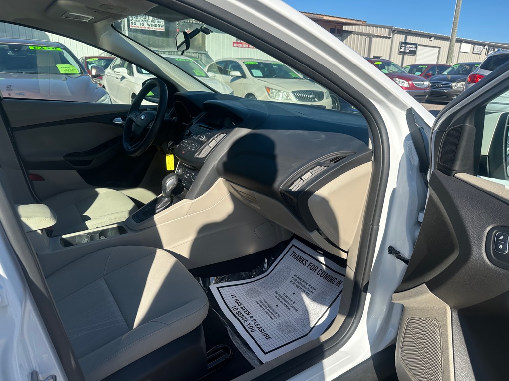 Photo 12 of this FORD FOCUS
