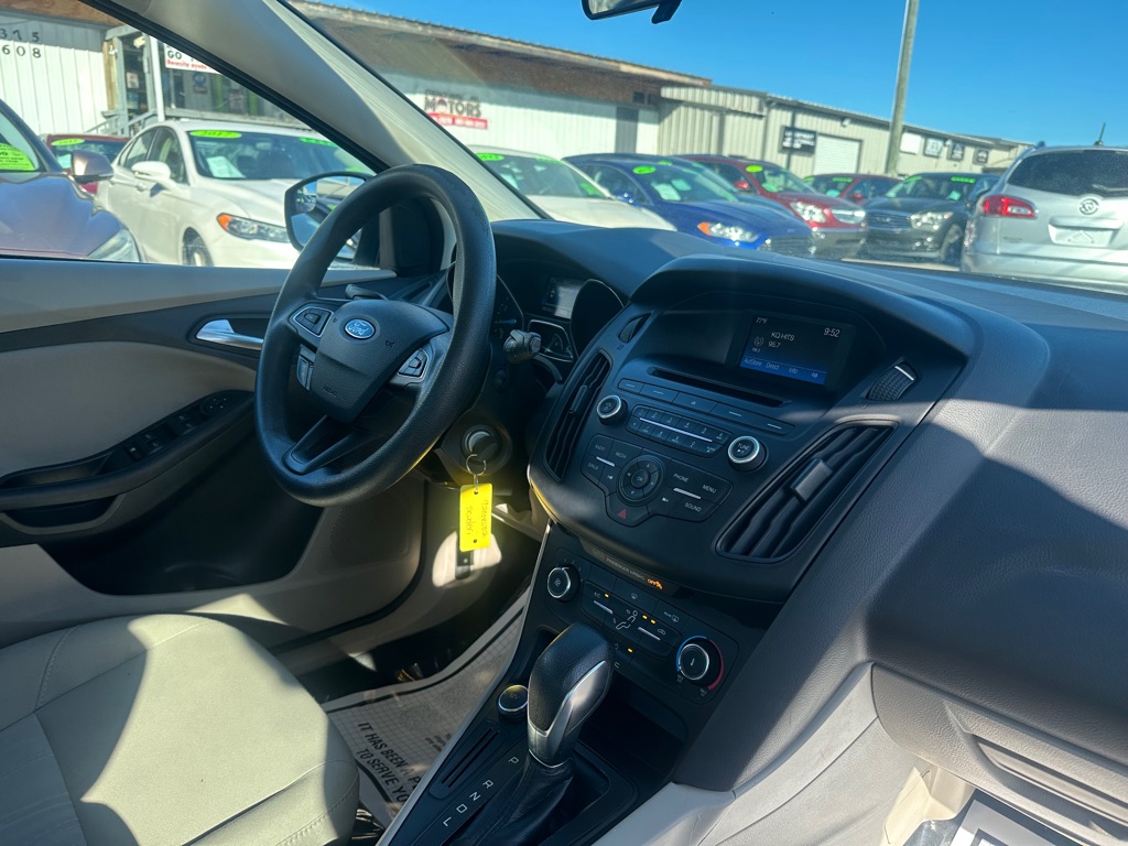 Photo 8 of this FORD FOCUS
