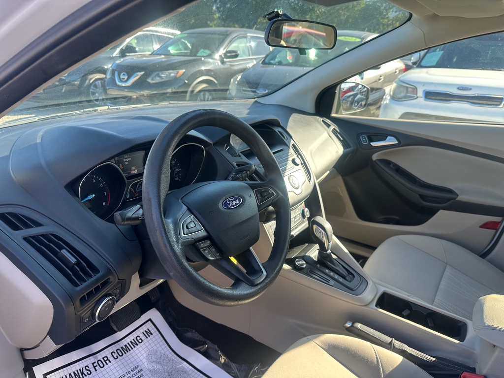 Photo 7 of this FORD FOCUS
