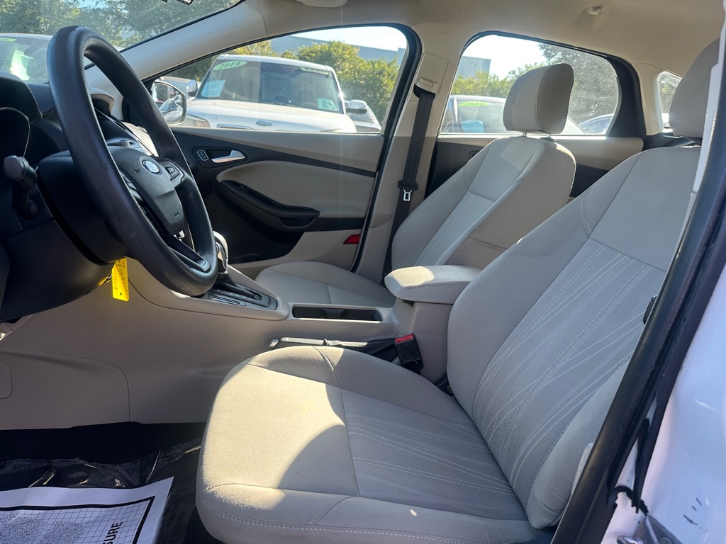Photo 10 of this FORD FOCUS