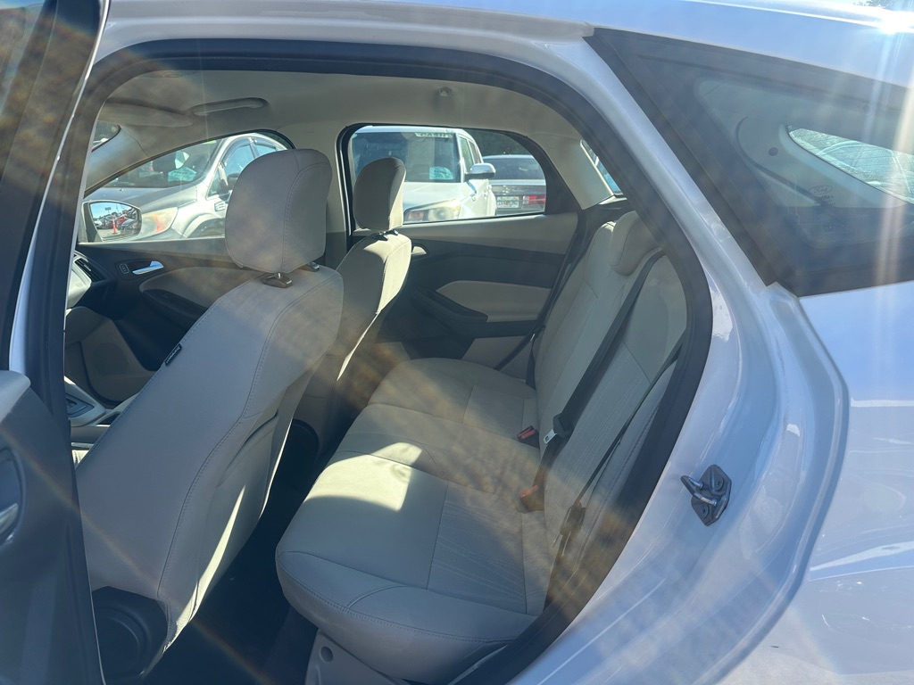 Photo 15 of this FORD FOCUS