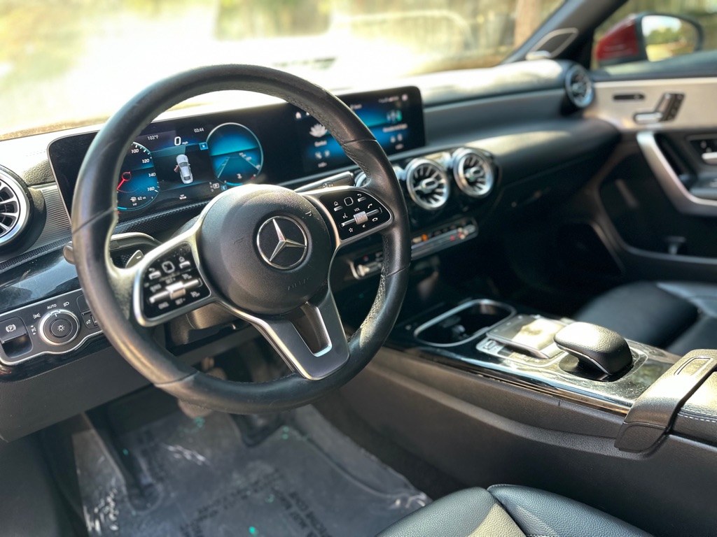 Photo 19 of this MERCEDES-BENZ CLA