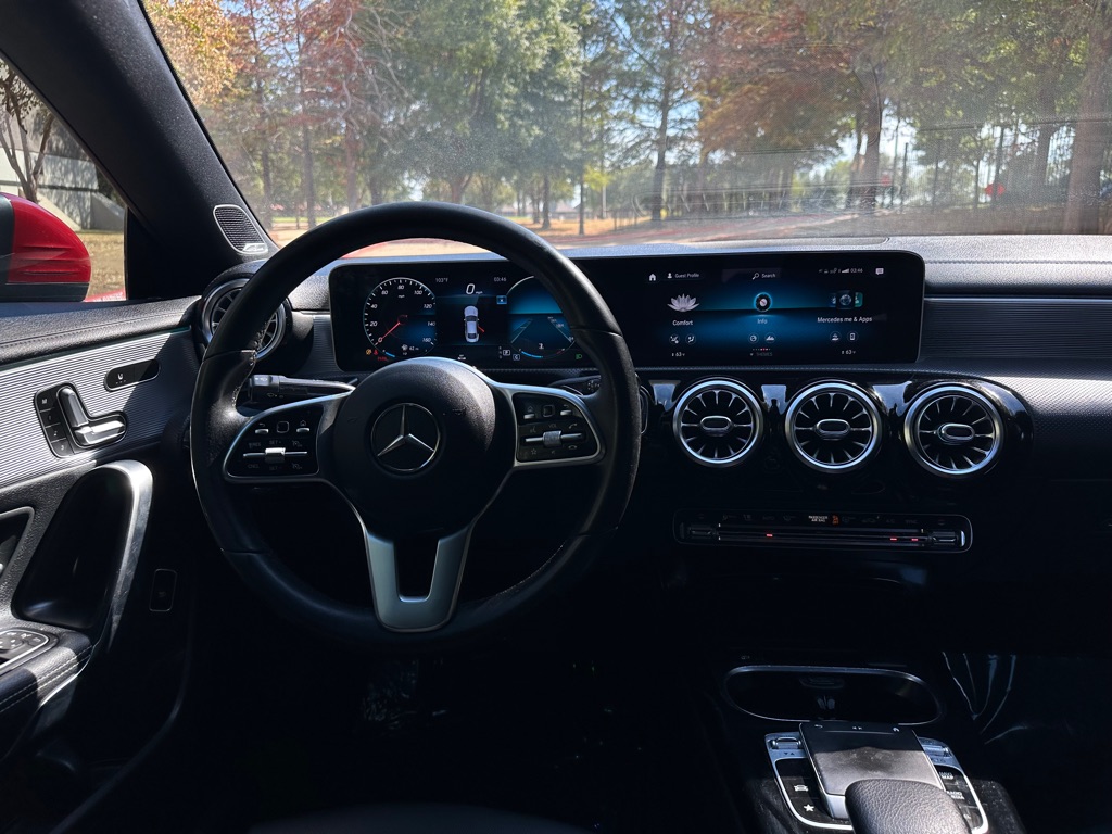 Photo 23 of this MERCEDES-BENZ CLA