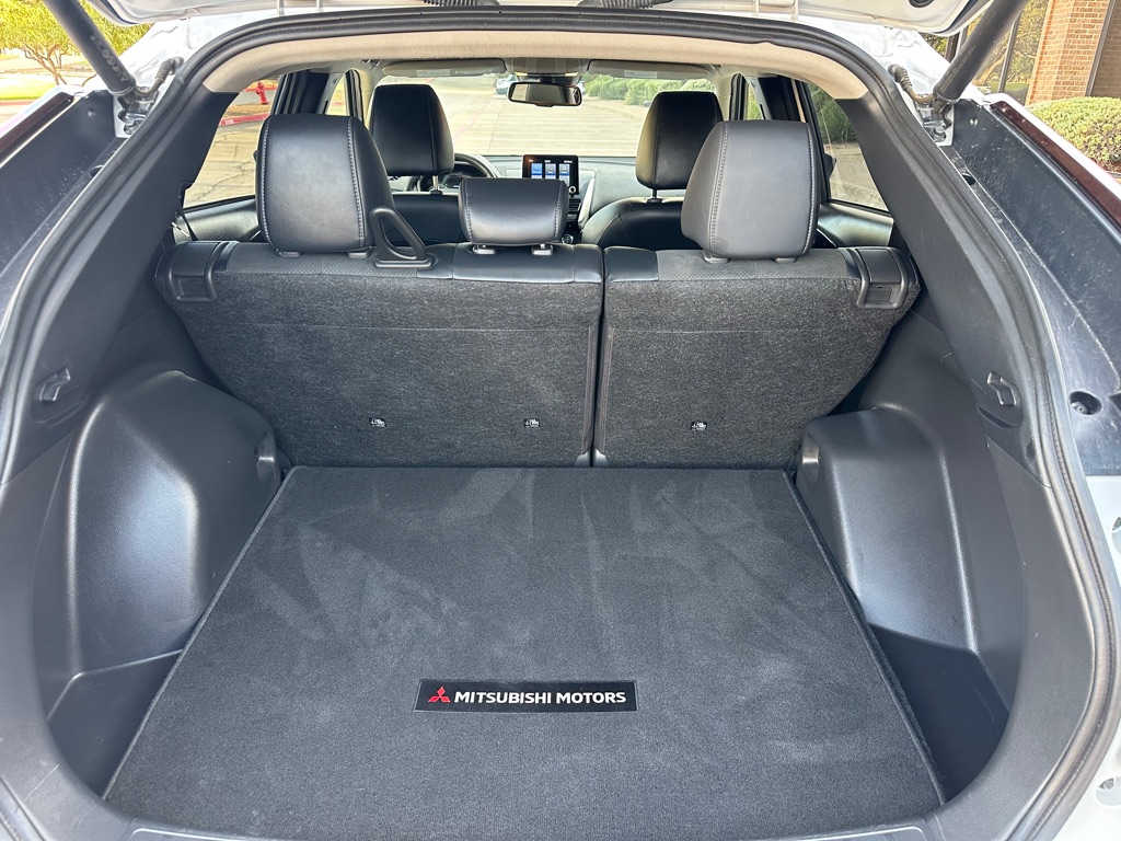 Photo 16 of this MITSUBISHI ECLIPSE CROSS