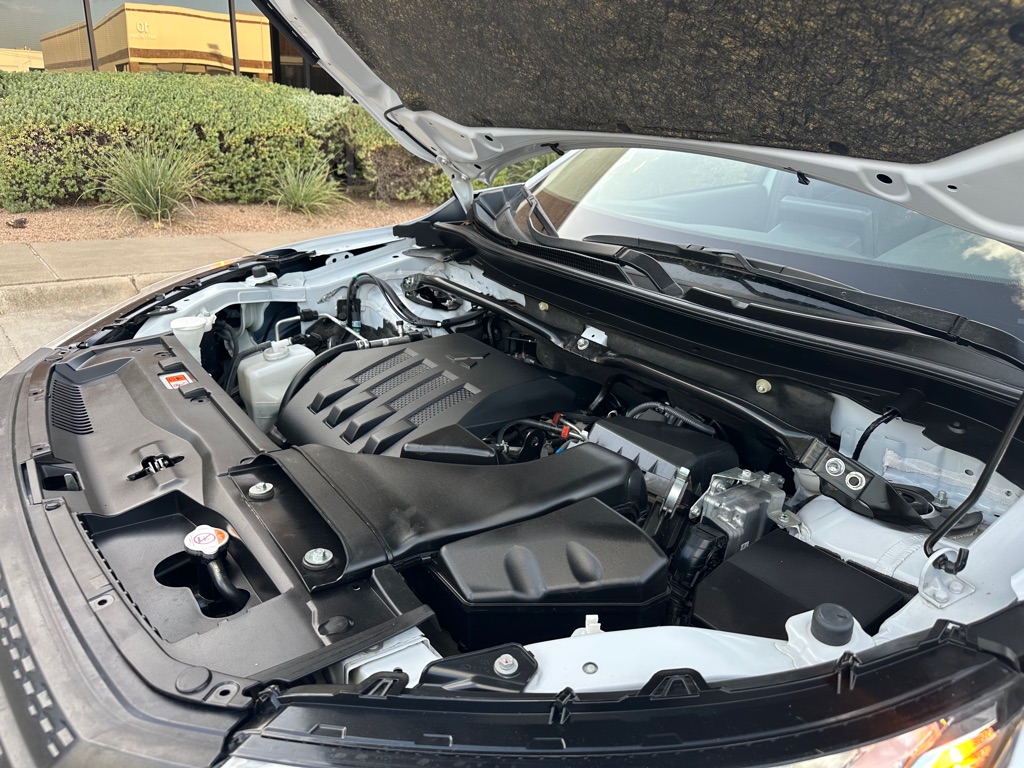 Photo 11 of this MITSUBISHI ECLIPSE CROSS