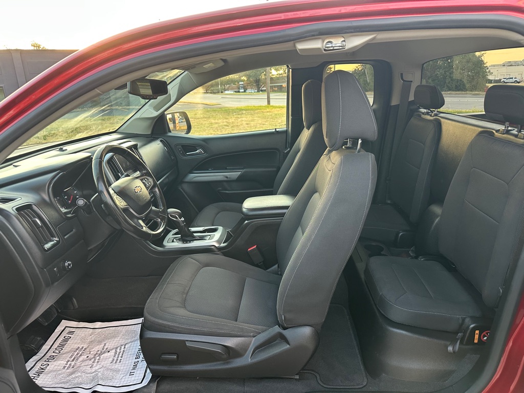Photo 18 of this CHEVROLET COLORADO
