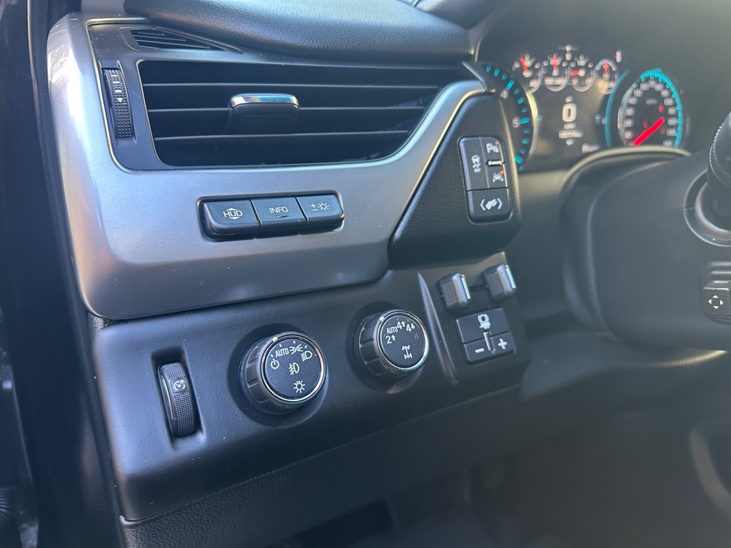 Photo 19 of this CHEVROLET SUBURBAN