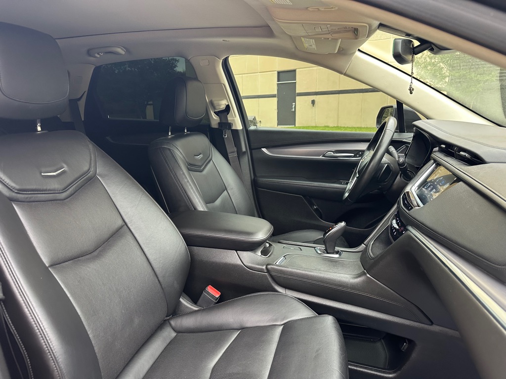Photo 31 of this CADILLAC XT5