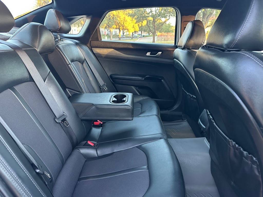 Photo 30 of this KIA K5