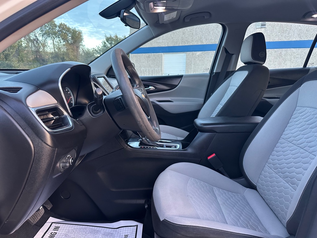Photo 19 of this CHEVROLET EQUINOX