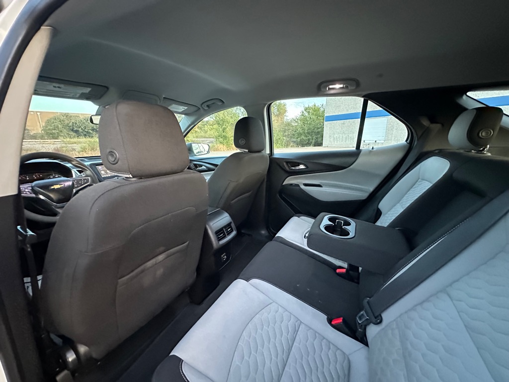 Photo 21 of this CHEVROLET EQUINOX