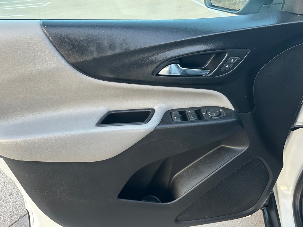 Photo 20 of this CHEVROLET EQUINOX