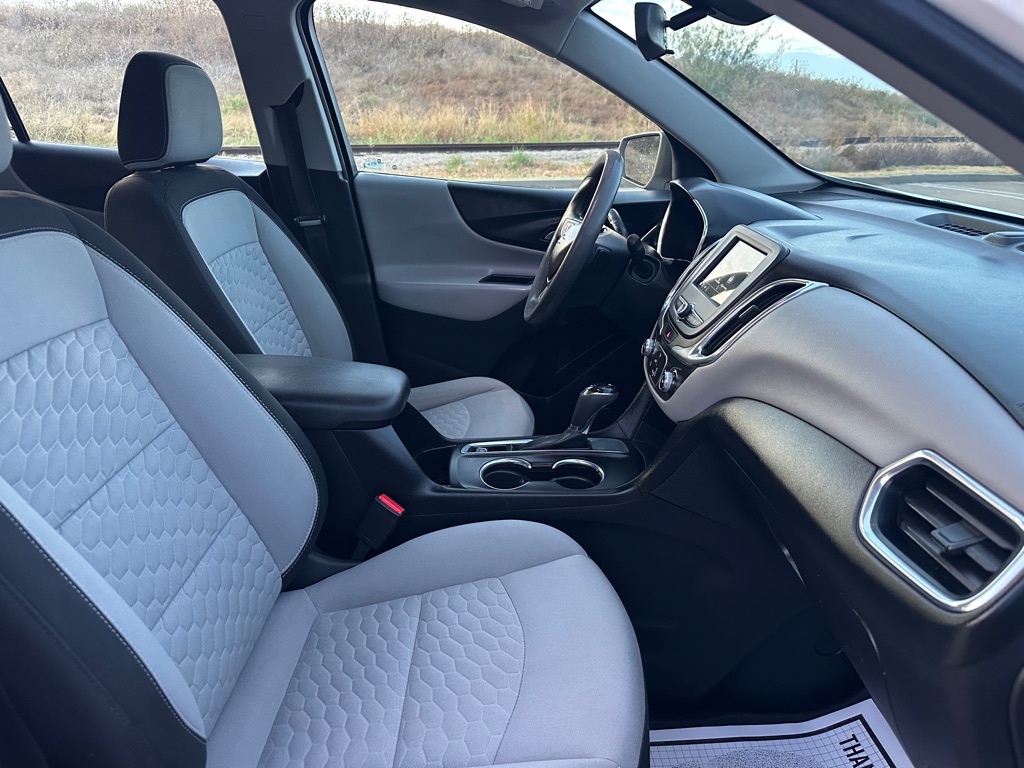 Photo 26 of this CHEVROLET EQUINOX