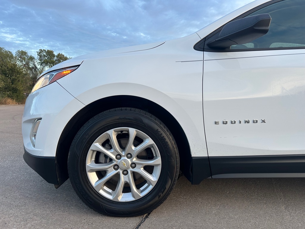 Photo 10 of this CHEVROLET EQUINOX