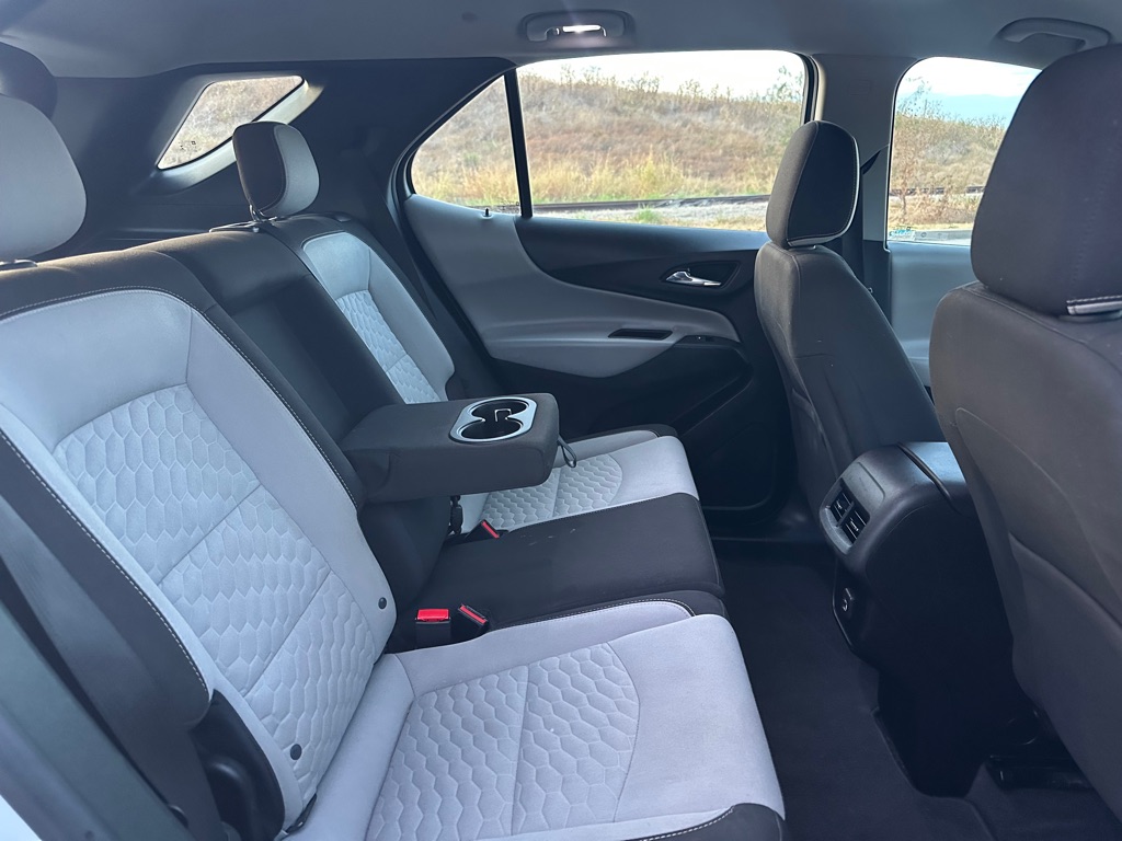 Photo 27 of this CHEVROLET EQUINOX