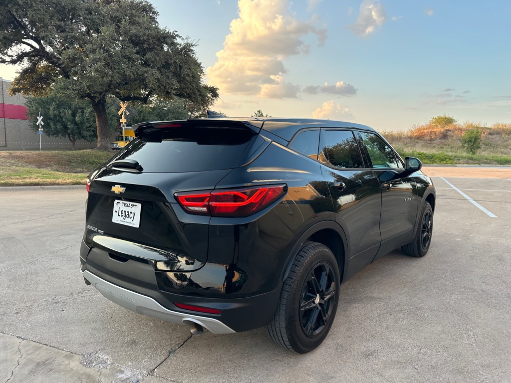 Photo 18 of this CHEVROLET BLAZER