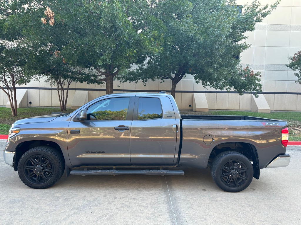 Photo 12 of this TOYOTA TUNDRA