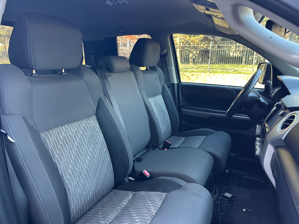 Photo 28 of this TOYOTA TUNDRA