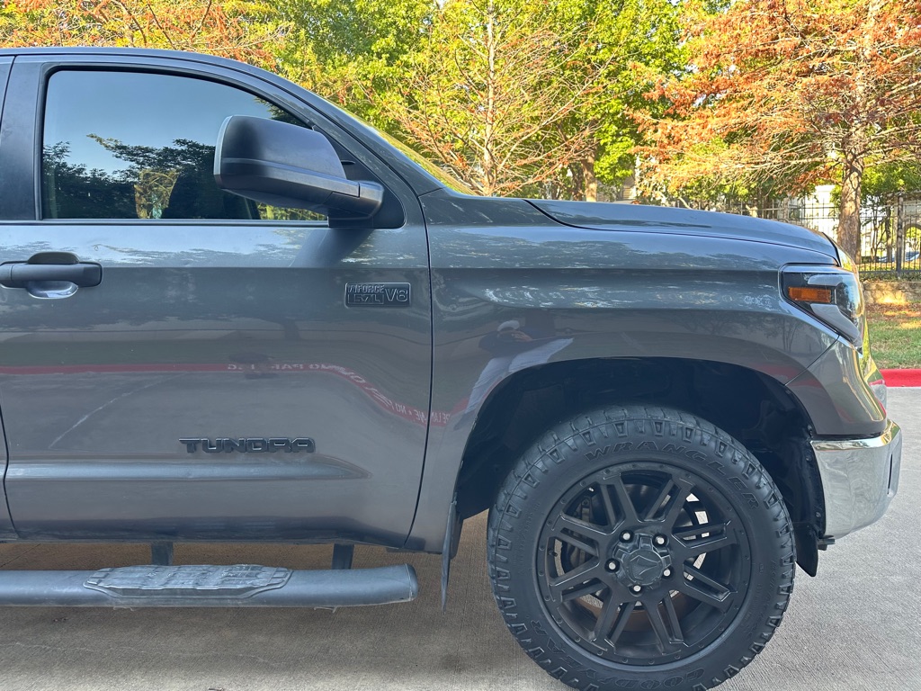 Photo 18 of this TOYOTA TUNDRA