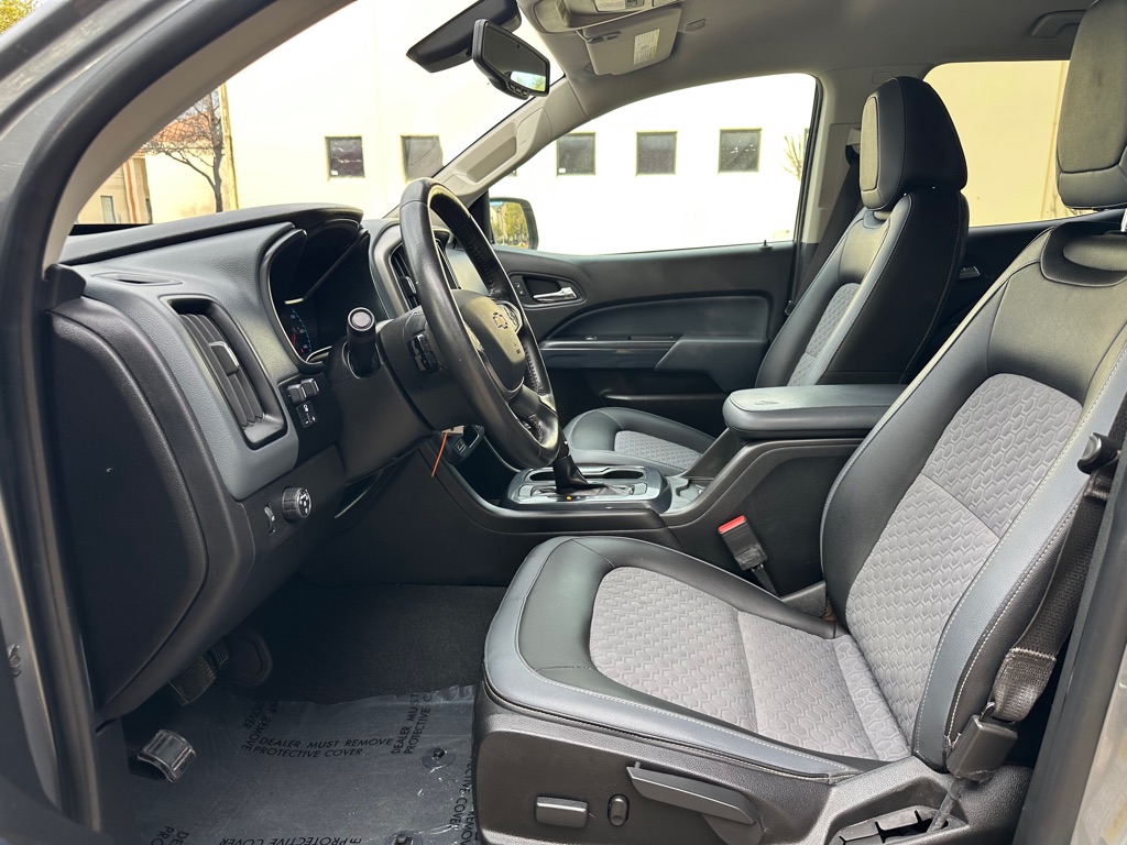 Photo 21 of this CHEVROLET COLORADO