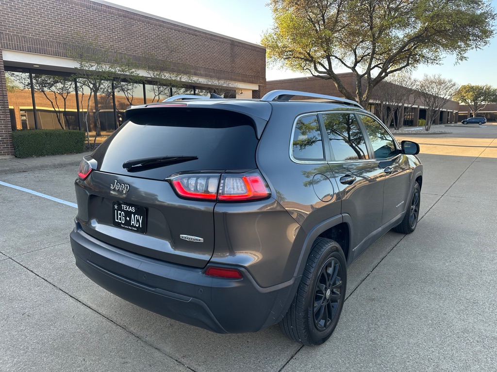 Photo 16 of this JEEP CHEROKEE