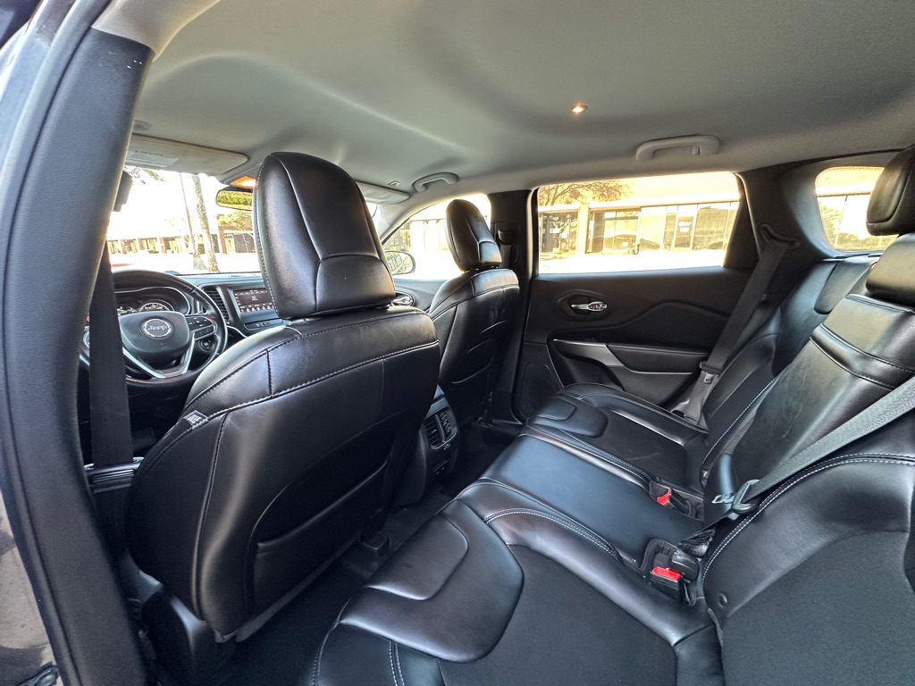 Photo 22 of this JEEP CHEROKEE