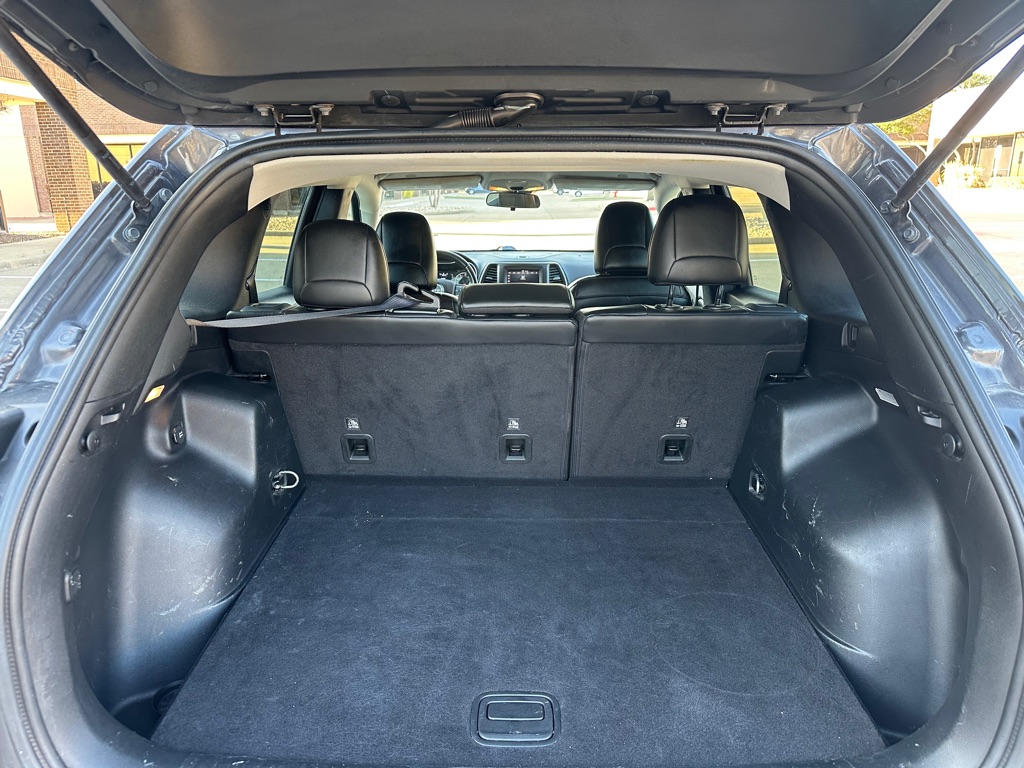 Photo 15 of this JEEP CHEROKEE