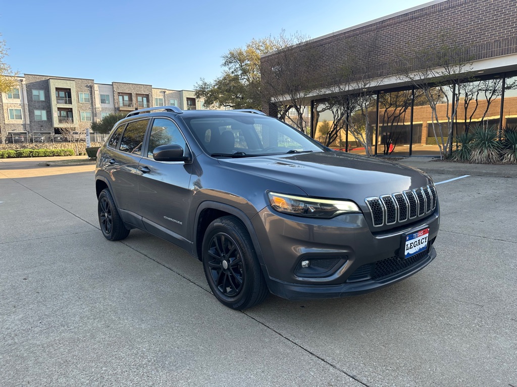 Photo 18 of this JEEP CHEROKEE
