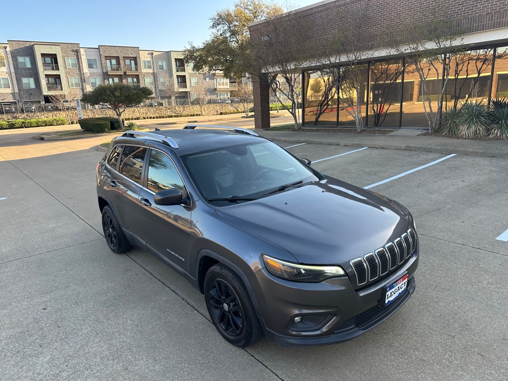 Photo 19 of this JEEP CHEROKEE