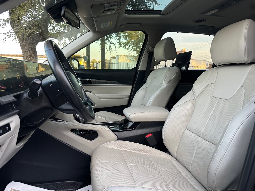 Photo 20 of this KIA TELLURIDE