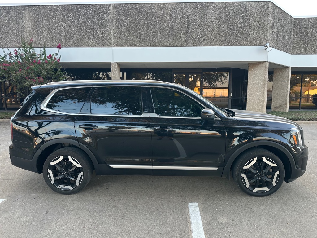 Photo 17 of this KIA TELLURIDE