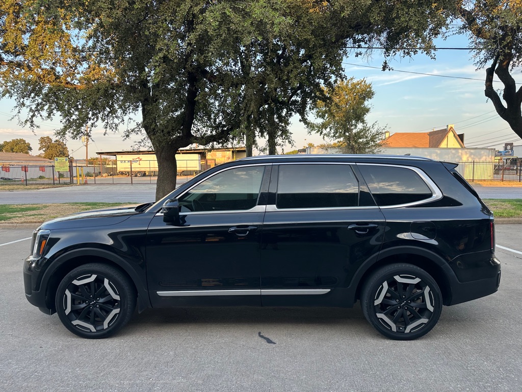Photo 11 of this KIA TELLURIDE