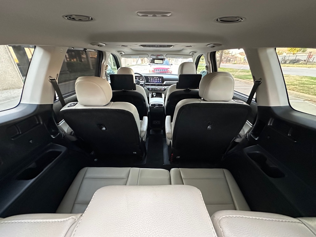 Photo 15 of this KIA TELLURIDE