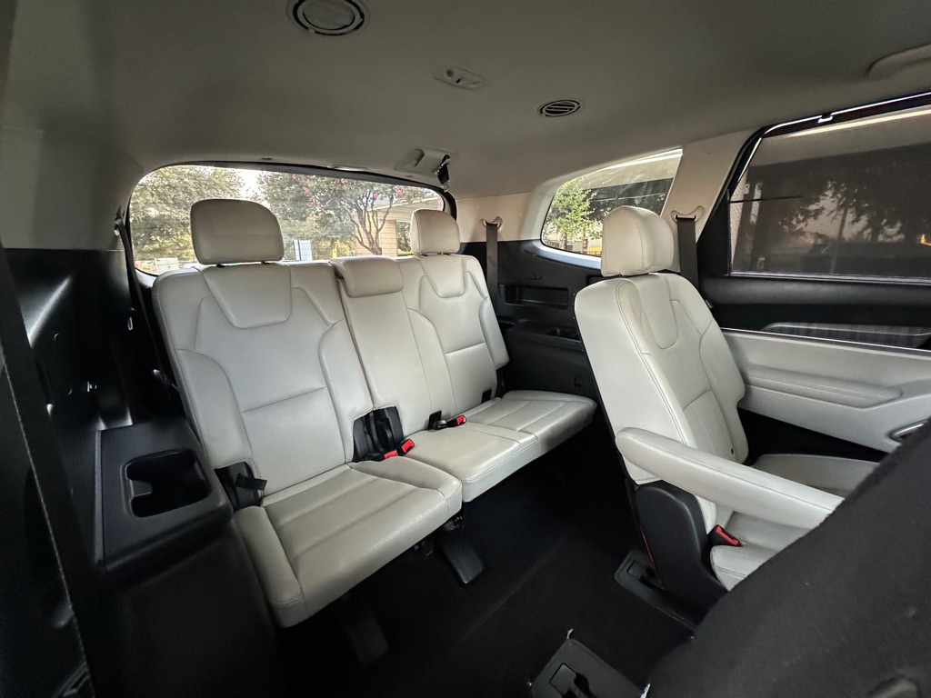 Photo 27 of this KIA TELLURIDE