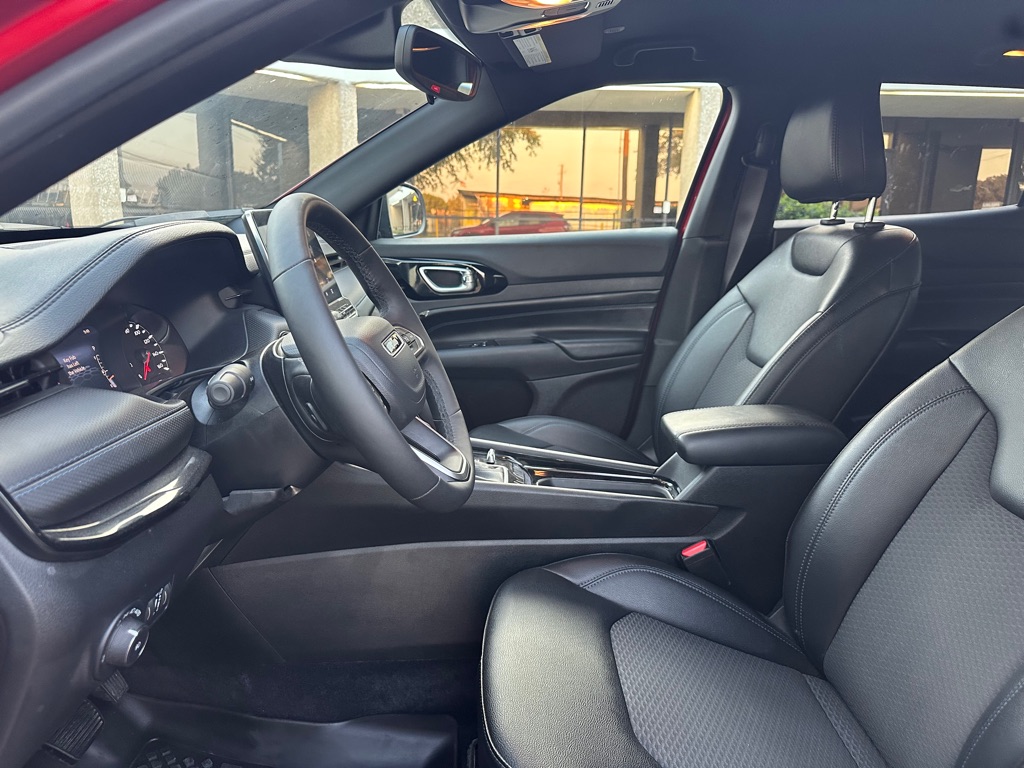 Photo 18 of this JEEP COMPASS