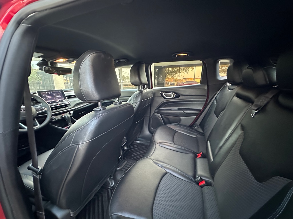 Photo 19 of this JEEP COMPASS
