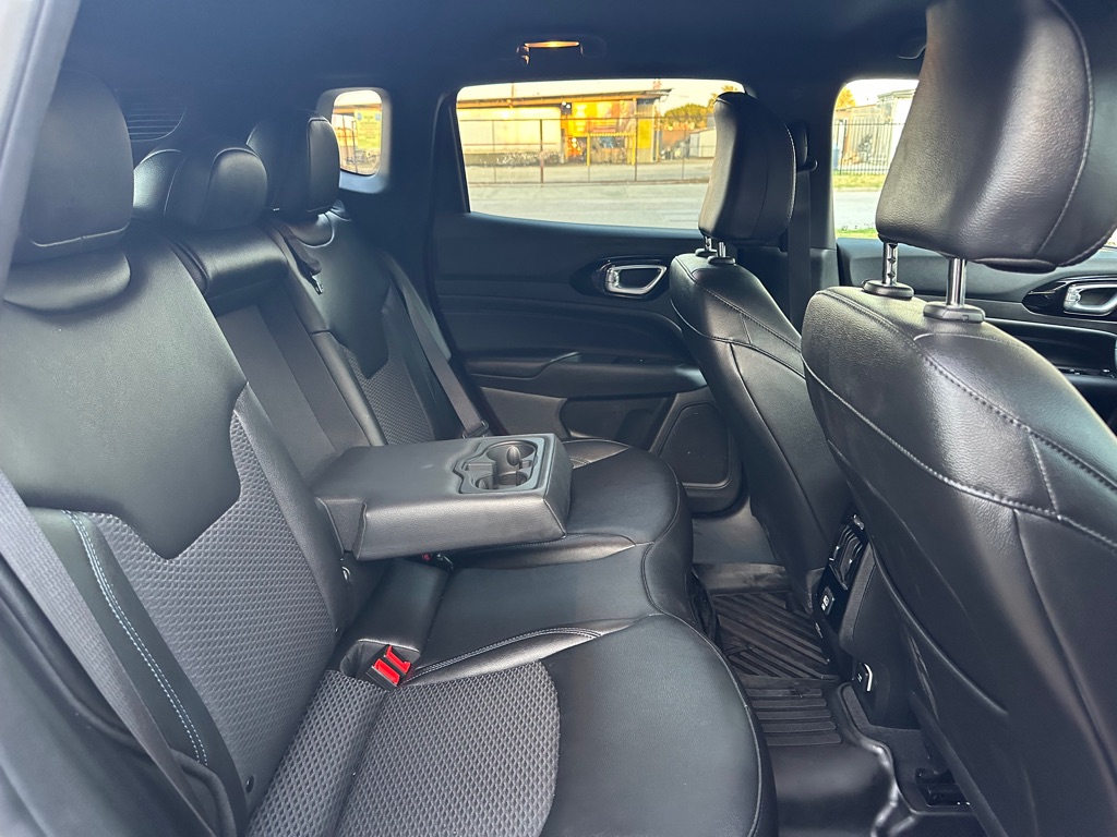 Photo 25 of this JEEP COMPASS