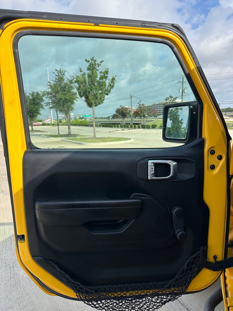 Photo 19 of this JEEP WRANGLER
